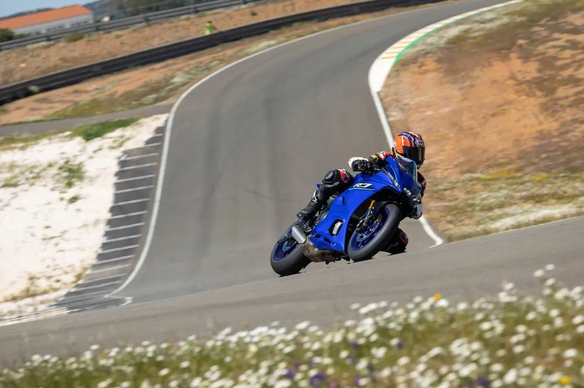 Yamaha YZF R7 (11)