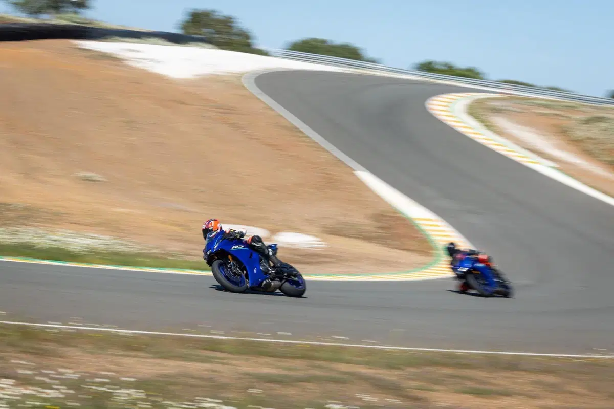 Yamaha YZF R7 (12)