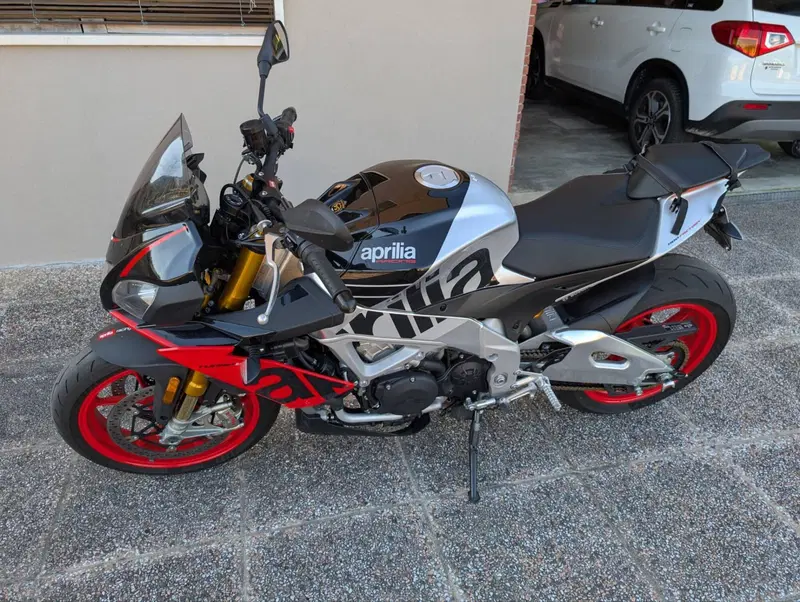 Aprilia Tuono V4 Factory (2019 - 20) (2)