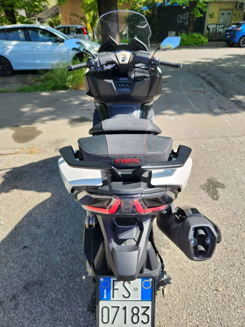 Kymco AK 575 Premium (2025 - 26) (2)