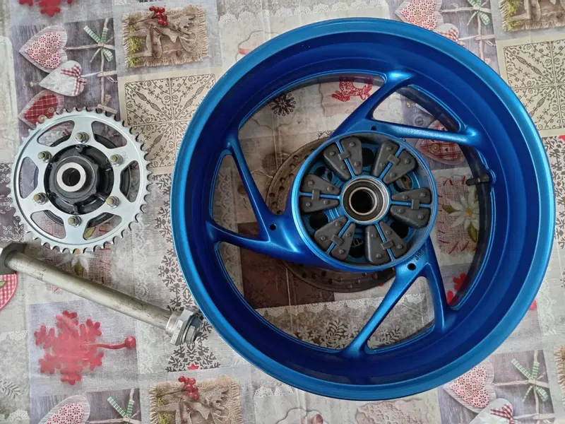 Cerchio posteriore suzuki gsx s 1000 (2)