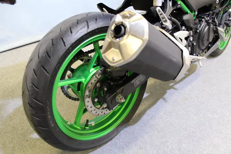 Kawasaki Z 500 SE (2024 - 26) (6)