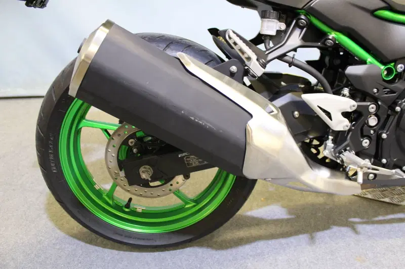 Kawasaki Z 500 SE (2024 - 26) (7)