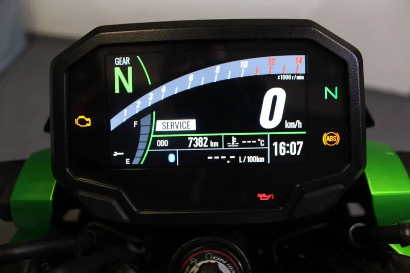 Kawasaki Z 500 SE (2024 - 26) (3)