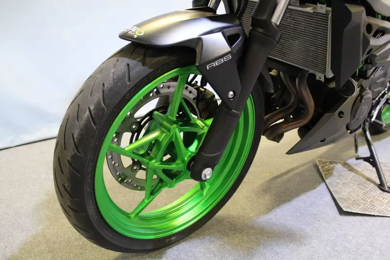 Kawasaki Z 500 SE (2024 - 26) (15)