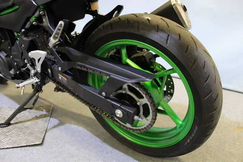 Kawasaki Z 500 SE (2024 - 26) (16)