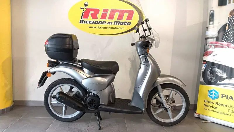 Aprilia Scarabeo 50 (2004 - 06) (2)