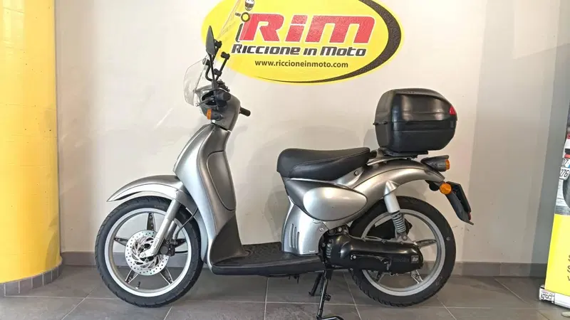 Aprilia Scarabeo 50 (2004 - 06) (4)