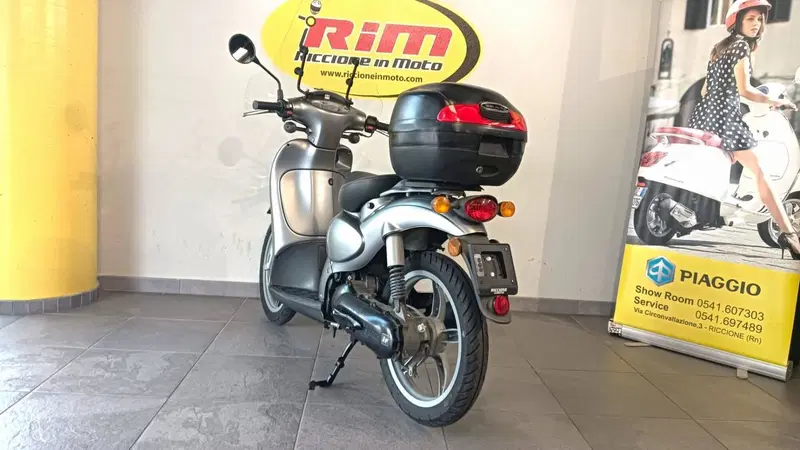 Aprilia Scarabeo 50 (2004 - 06) (5)