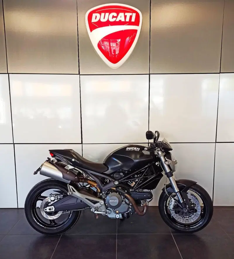 Ducati Monster 696 Plus (2007 - 14) (2)