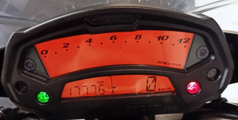 Ducati Monster 696 Plus (2007 - 14) (6)