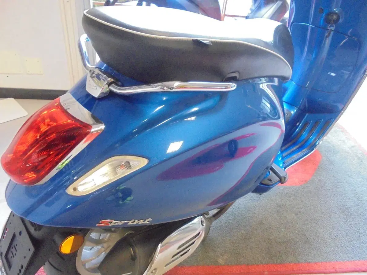 Vespa Sprint 50 4T 3V (2014 - 17) (2)