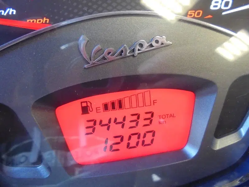 Vespa Sprint 50 4T 3V (2014 - 17) (3)