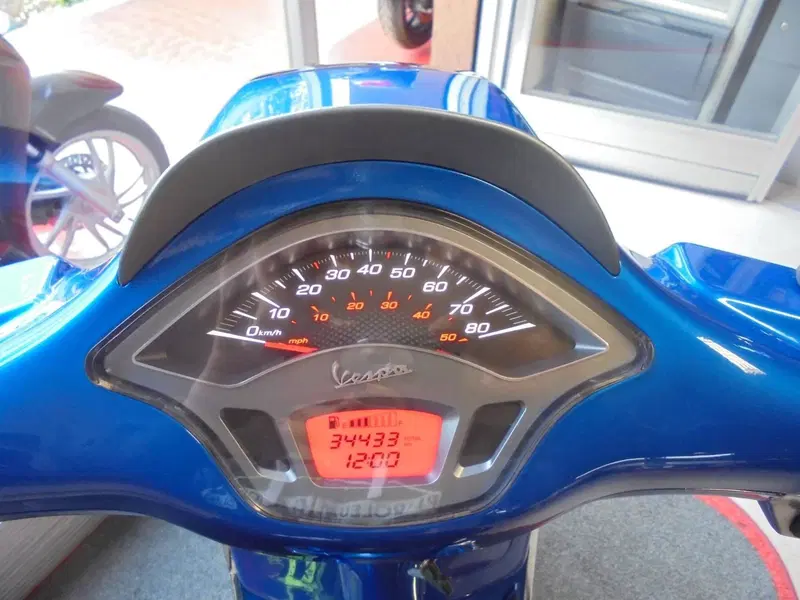 Vespa Sprint 50 4T 3V (2014 - 17) (4)