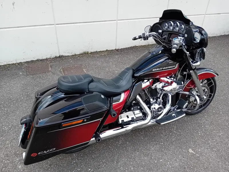 Harley-Davidson 117 Street Glide (2021) - FLHXSE (4)