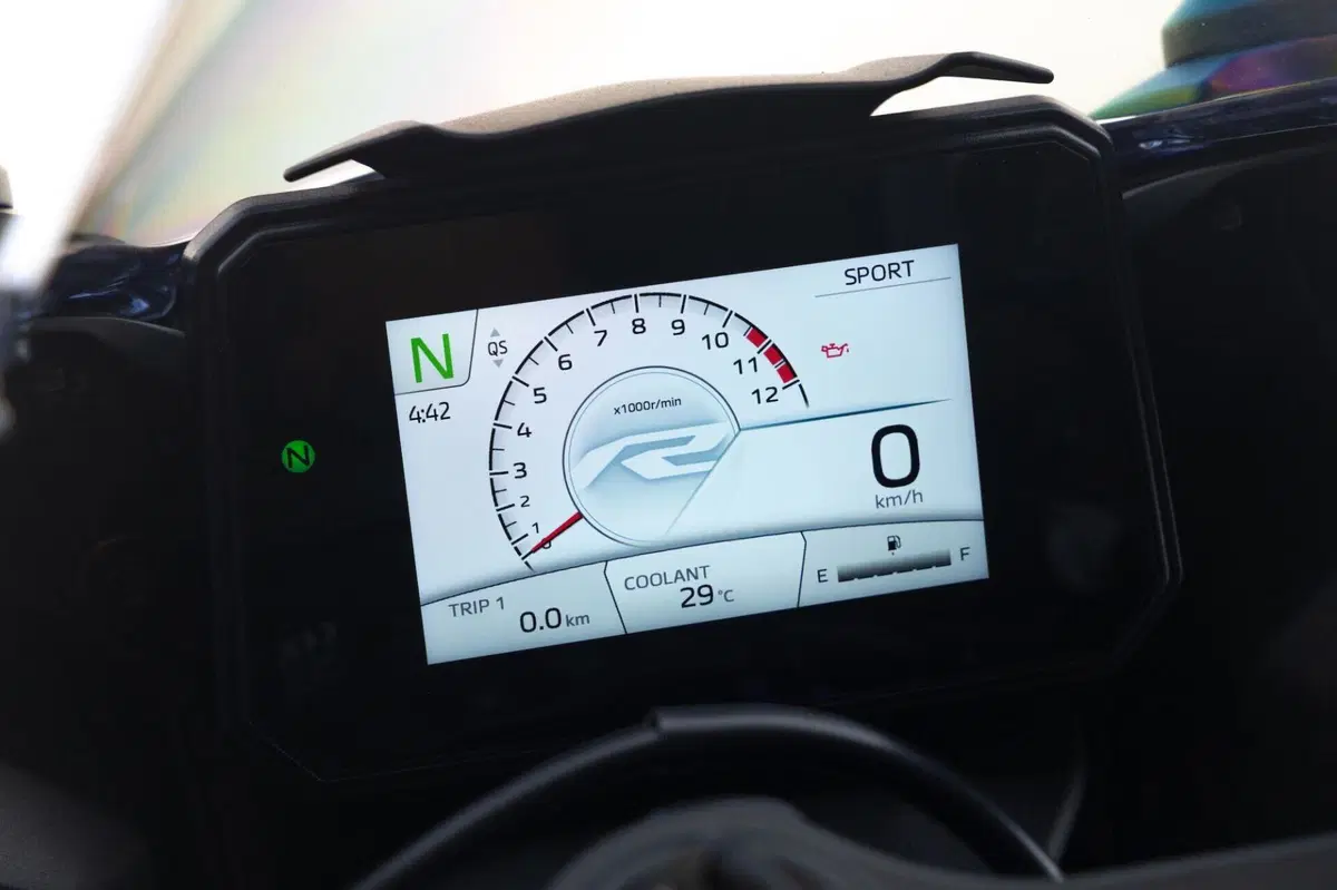 Yamaha R7 (8)