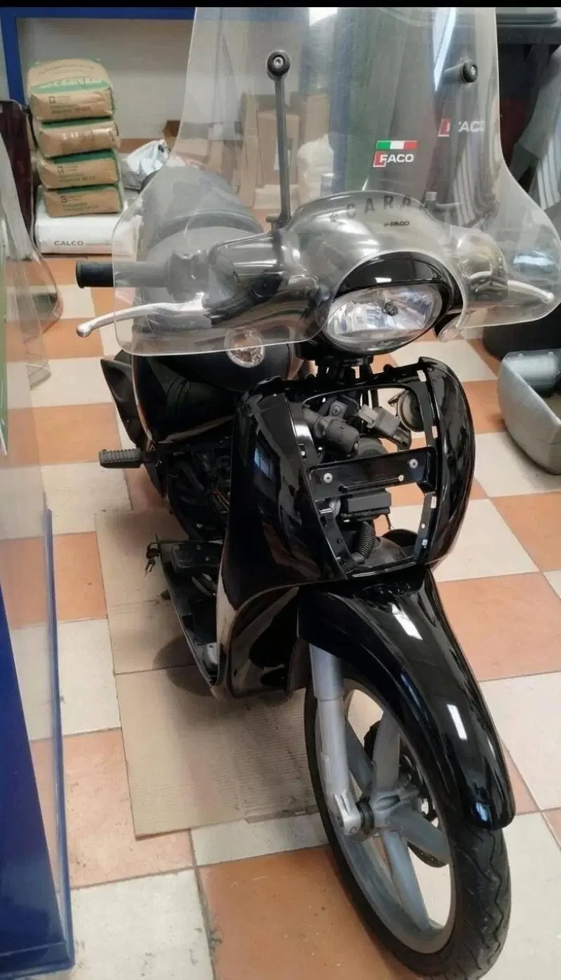 Aprilia Scarabeo 50 (2002 - 03) (2)