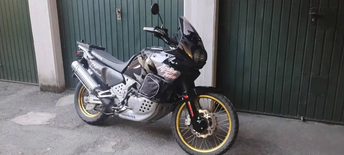 Honda Africa Twin XRV 750 (1996 - 02) (2)