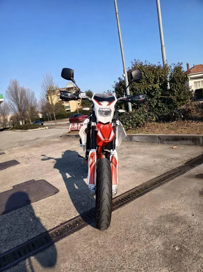 Swm SM 125 R (2022 - 24) (3)