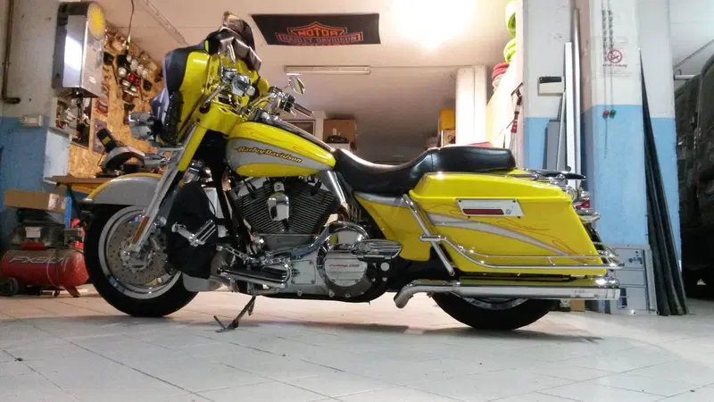 Harley-Davidson 1450 Electra Glide Ultra Classic (2003 - 05) - FLHTCUI (2)