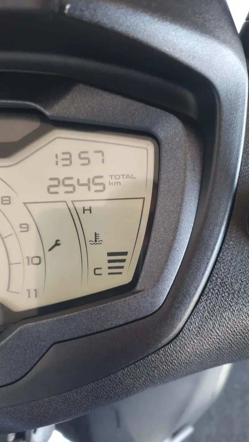 Piaggio Beverly 400 S (2025 - 26) (5)