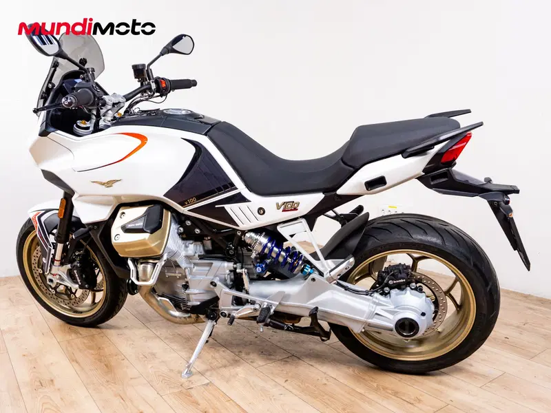 Moto Guzzi V100 Mandello (2022 - 24) (7)