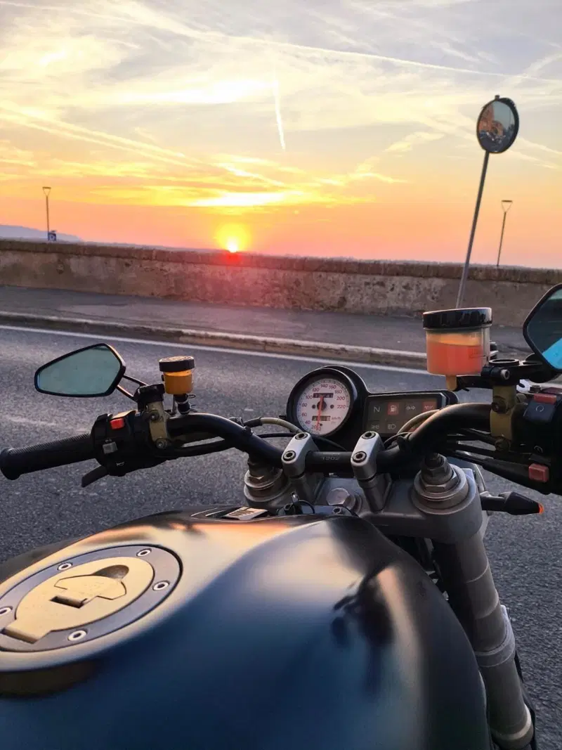 Ducati Monster 900 City Dark (1999 - 02) (4)