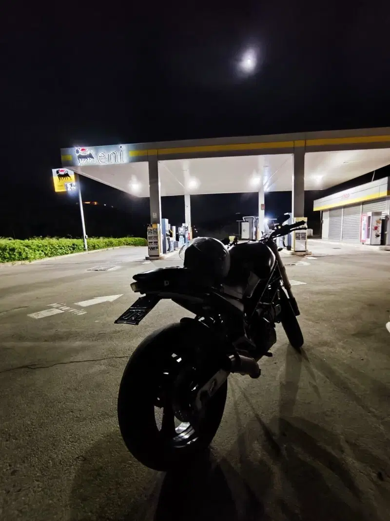 Ducati Monster 900 City Dark (1999 - 02) (6)