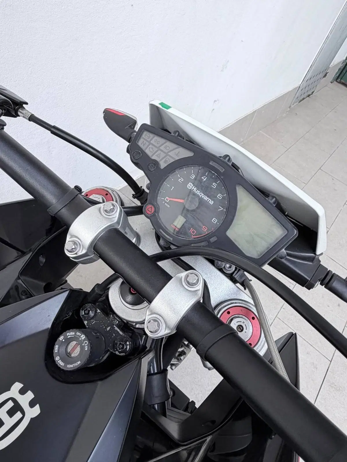 Husqvarna Nuda 900 R (2011 - 13) (2)
