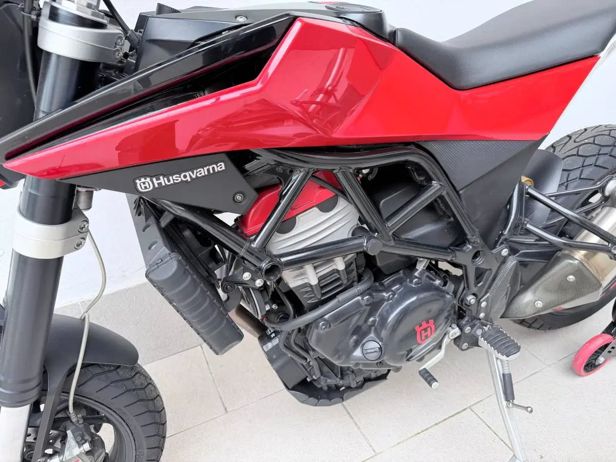 Husqvarna Nuda 900 R (2011 - 13) (7)