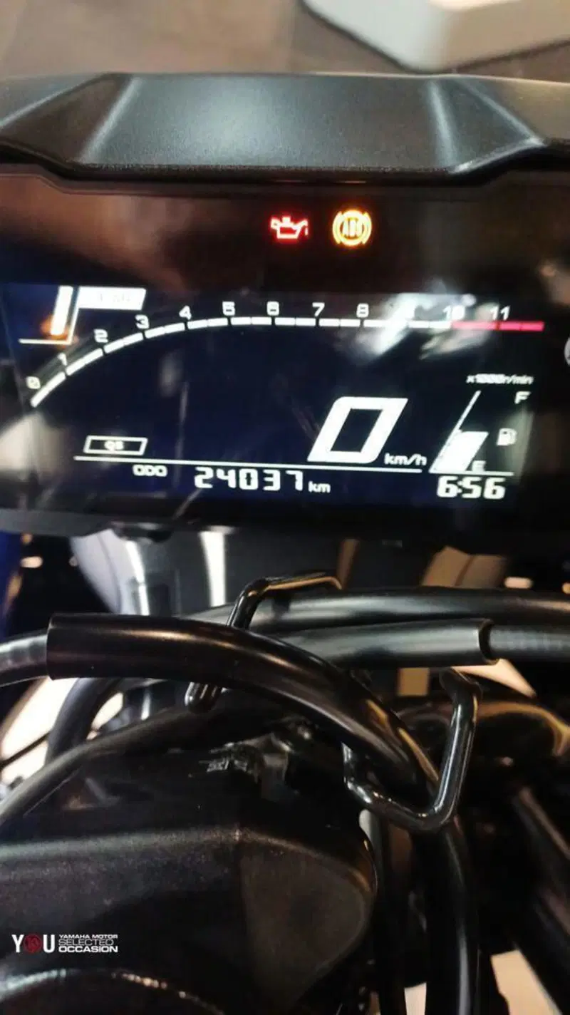 Yamaha YZF R7 (2021 - 25) (5)