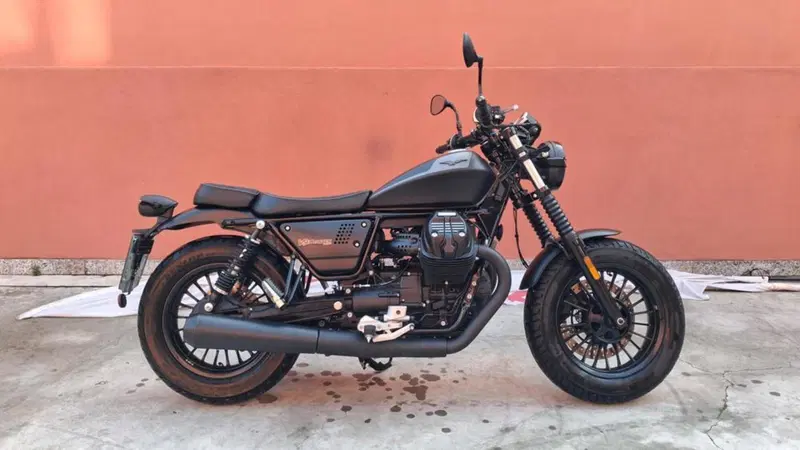 Moto Guzzi V9 Bobber (2021 - 25)