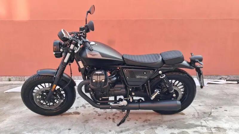 Moto Guzzi V9 Bobber (2021 - 25) (2)