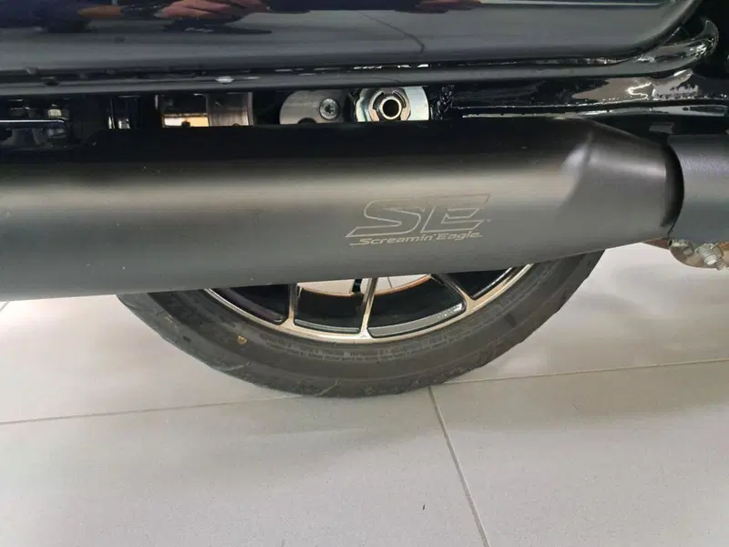 Harley-Davidson 117 Street Glide (2021) - FLHXSE (6)