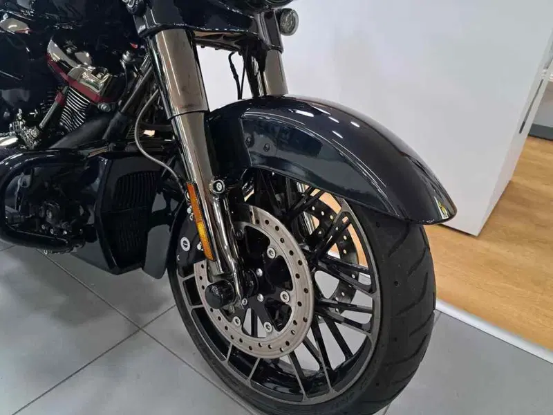 Harley-Davidson 117 Street Glide (2021) - FLHXSE (12)