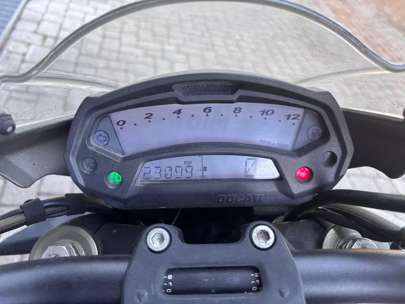 Ducati Monster 1100 (2009 -10) (5)