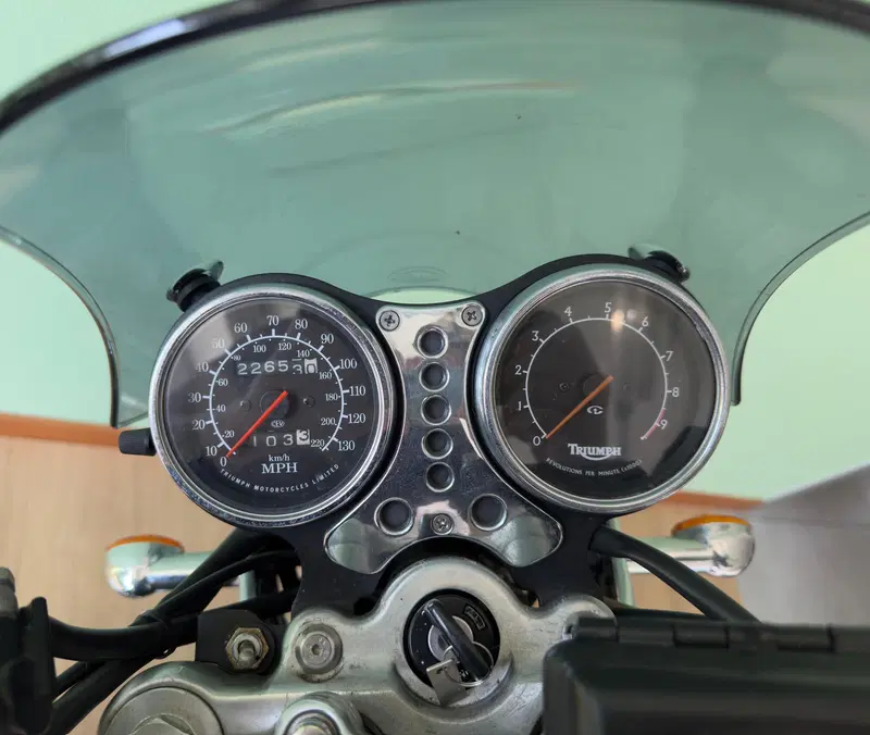 Triumph Thunderbird 900 (1995 - 01) (11)