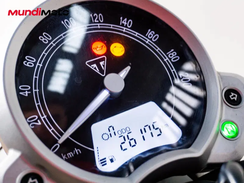 Triumph Street Twin 900 (2017 - 18) (12)