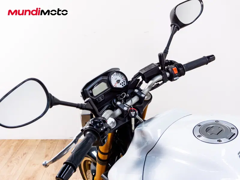 Yamaha FZ8 (2010 - 12) (11)