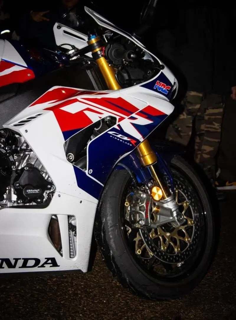 Honda CBR 1000 RR-R Fireblade SP 30th Anniversary (2022 - 23) (4)