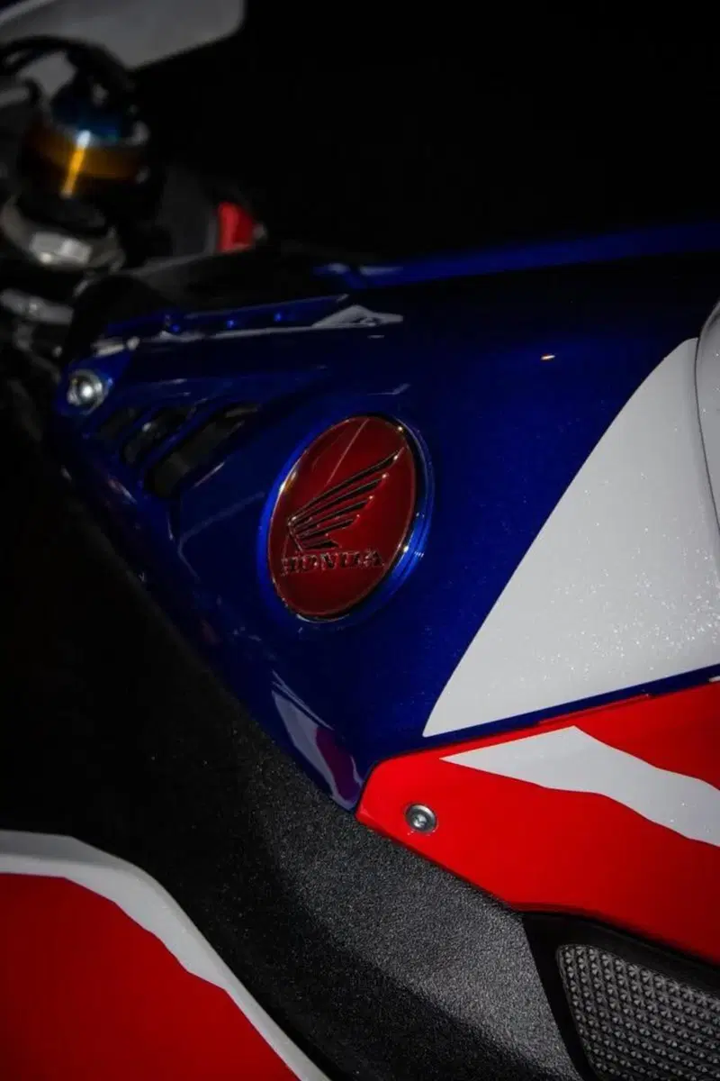 Honda CBR 1000 RR-R Fireblade SP 30th Anniversary (2022 - 23) (5)