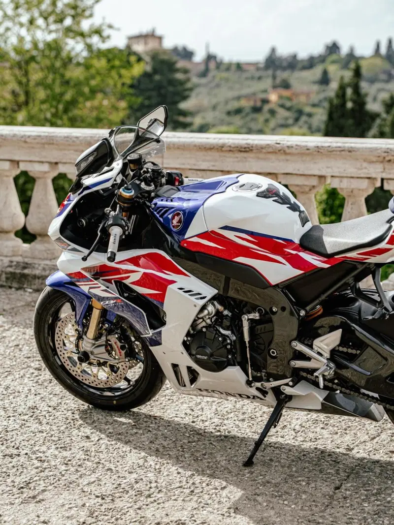 Honda CBR 1000 RR-R Fireblade SP 30th Anniversary (2022 - 23) (7)