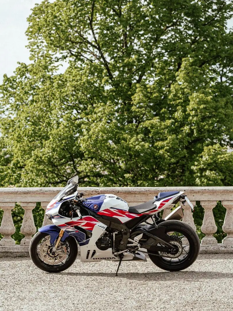 Honda CBR 1000 RR-R Fireblade SP 30th Anniversary (2022 - 23) (8)