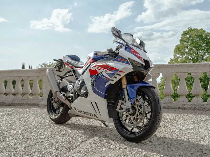 Honda CBR 1000 RR-R Fireblade SP 30th Anniversary (2022 - 23) (10)