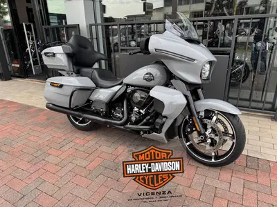 Harley-Davidson Street Glide Ultra (2025) usata