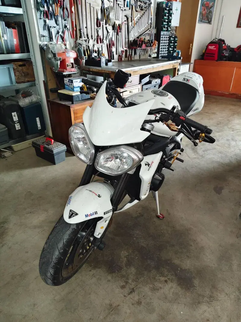 Triumph Street Triple R (2009 - 12)
