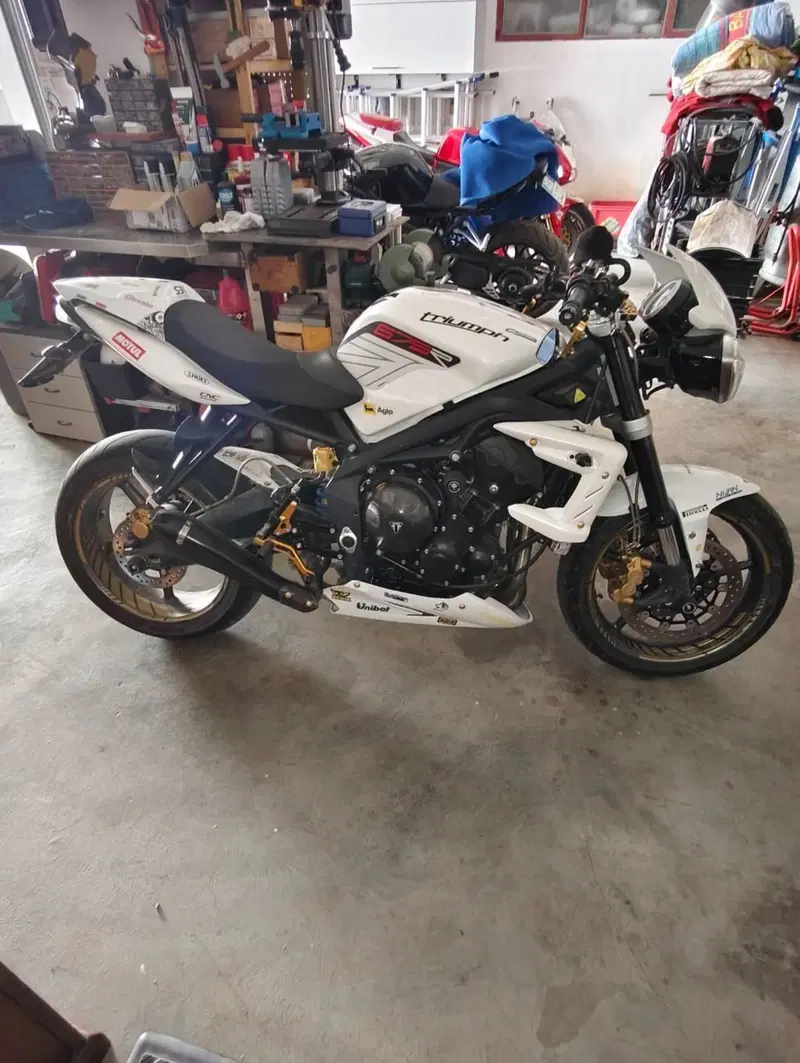 Triumph Street Triple R (2009 - 12) (3)