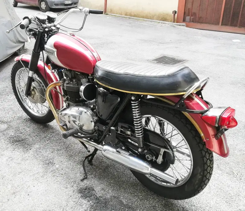 Triumph BONNEVILLE 650 T 120 (2)