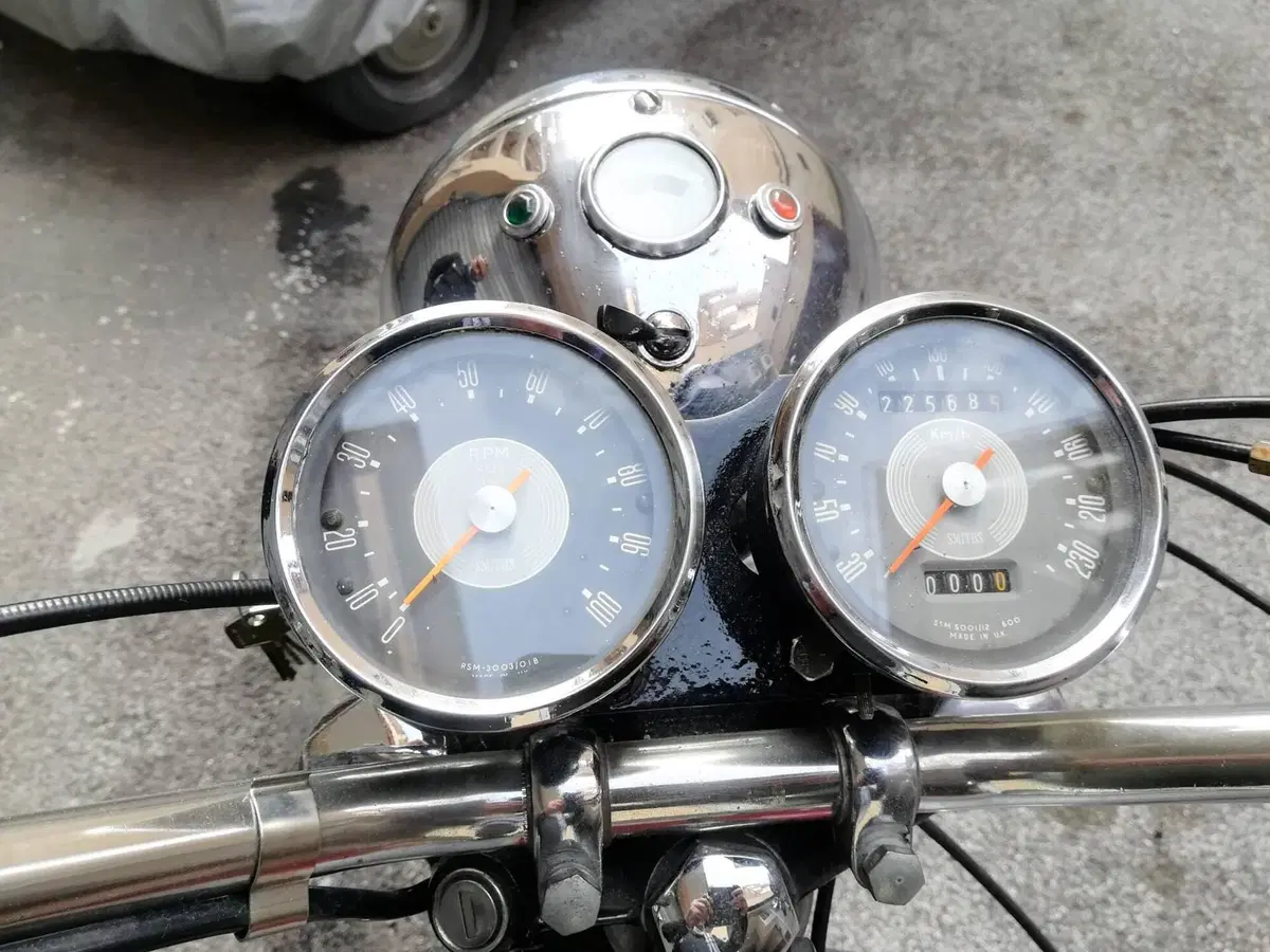 Triumph BONNEVILLE 650 T 120 (3)