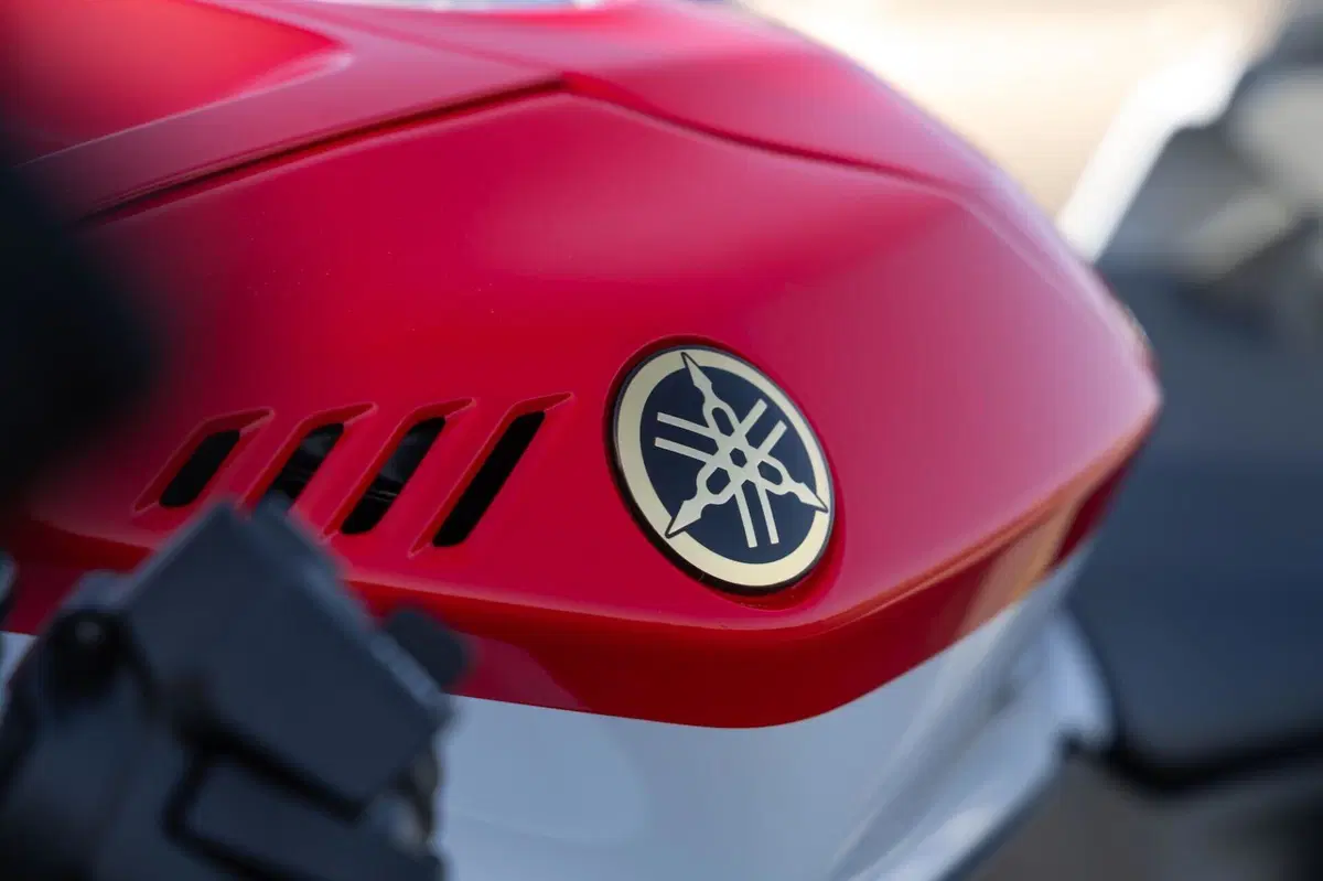 Yamaha YZF R7 (19)